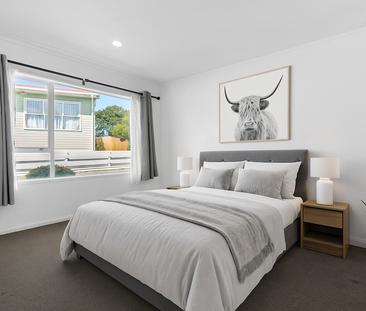 Spacious Family Home with Garage - Unbeatable Location - Photo 2