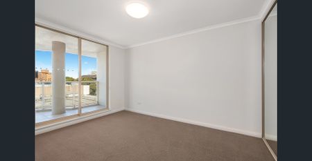 Spacious One Bedroom in the prestigious "Braebrook" building - Photo 5