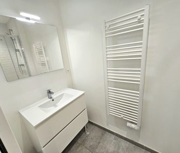 Location Appartement 3 pièces 66m² ST ETIENNE 42000 - Photo 4