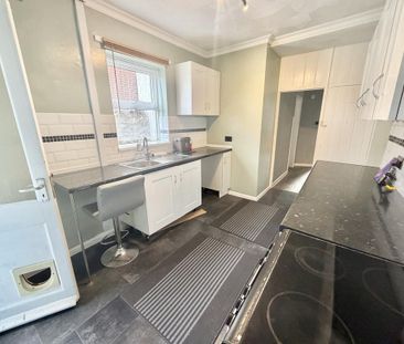 2 bedroom end of terrace house to rent - Photo 4