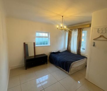 Room in a Shared House, Abercorn Road Finchley Mill Hill, NW7 - Photo 2