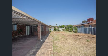 Move-In Ready Family Home! - Photo 4