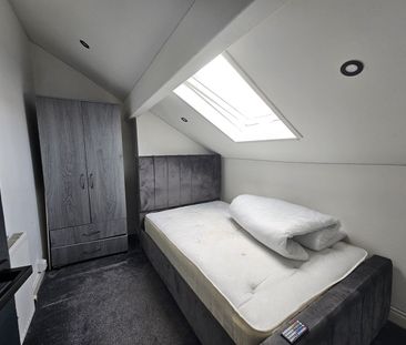 1 Bed Flat, Dickenson Road, M14 - Photo 5