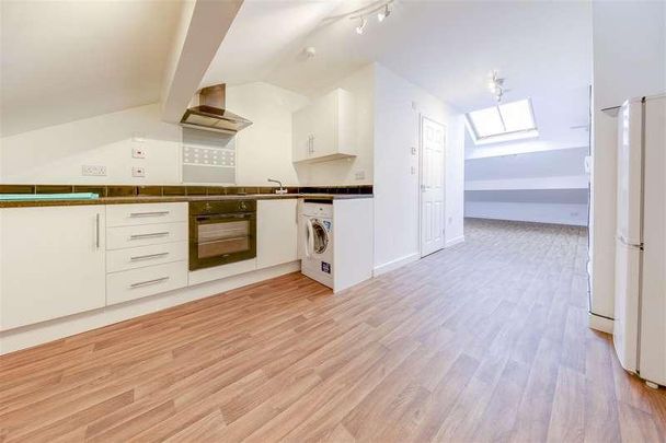 St James Square, Bacup, Rossendale, OL13 - Photo 1