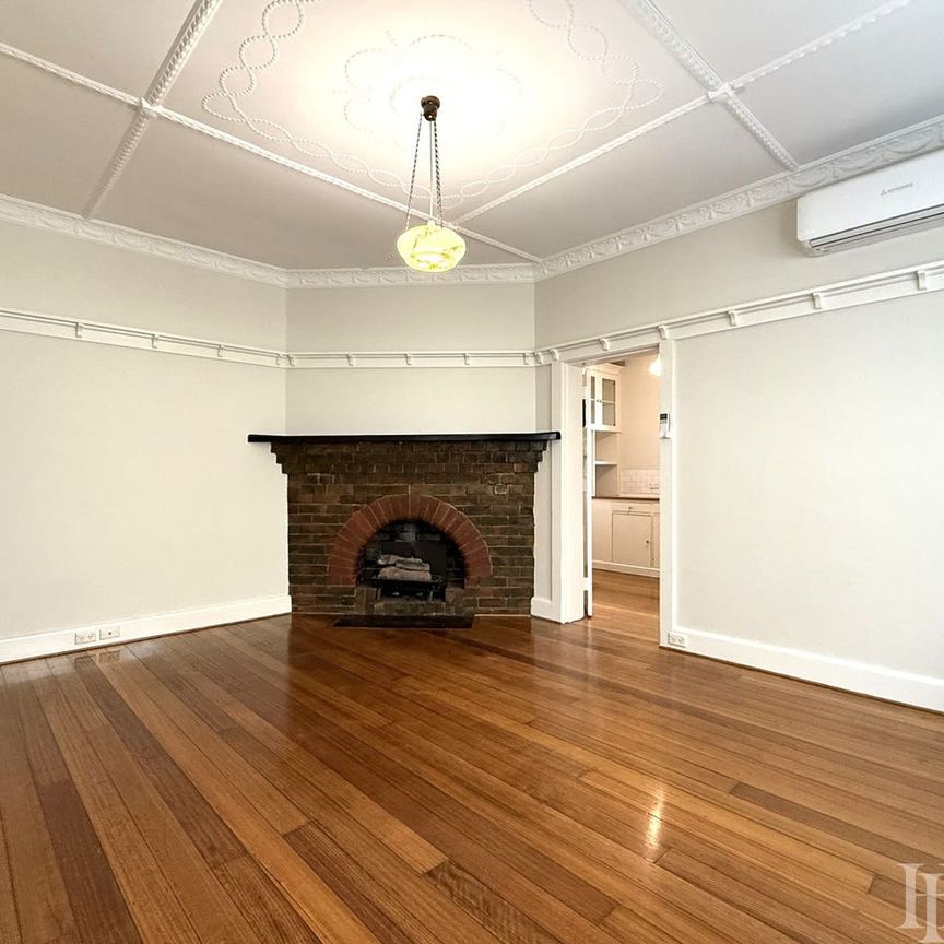 Gracious Art Deco in the heart of Elwood - Photo 1