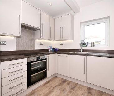 3 bedroom semi-detached house to rent - Photo 6