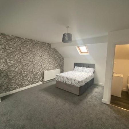 1 bedroom in a house share to rent - Photo 4