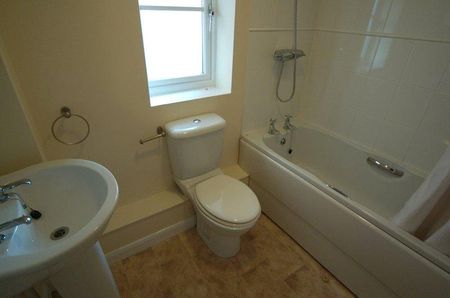 4 bedroom detached house to rent - Photo 5