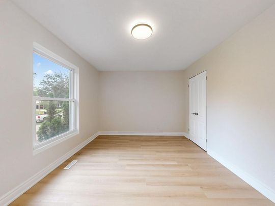 For Lease - 8 Caledonia Road, Orangeville, Ontario - Photo 1