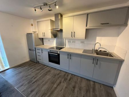 2 bedroom Flat To Let - Photo 4