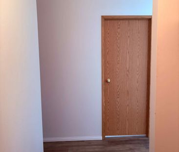 Moon Manor – 2 Bedroom 1 Bathroom Unit Available - Photo 5