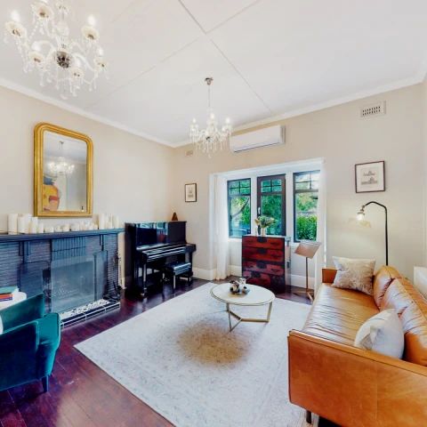 4 Bed, 2 Bath - Photo 1