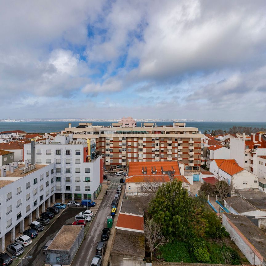 Excelente Apartamento T2 de 3 assoalhadas com vista Rio para Lisboa em pleno Centro do Barreiro, totalmente remodelado e equipado - Photo 1