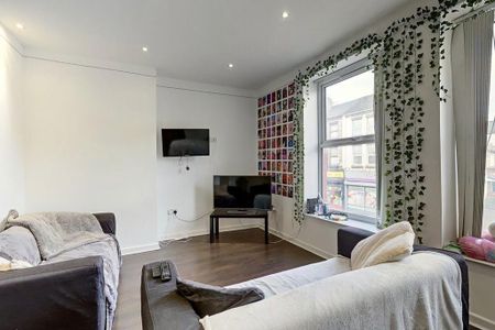 4 bedroom flat to rent - Photo 2