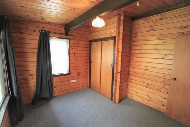 Sunny Two-Bedroom Home with Garage – Available 1 December - Photo 1