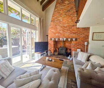 4 bedroom barn conversion to rent - Photo 2