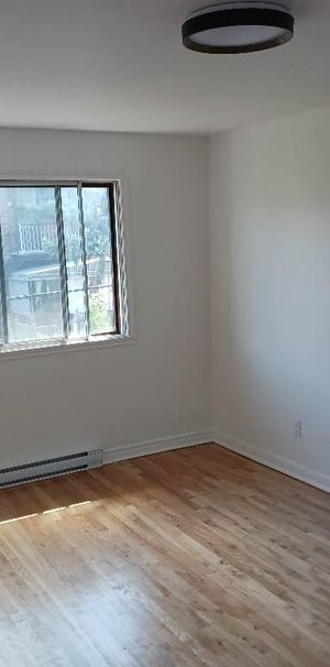 Grand 5-1/2 rénové haut de duplex - STL - Photo 1