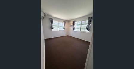 Comfortable 3-Bedroom Home with Refurbished Kitchen & Entertaining Area - Photo 3