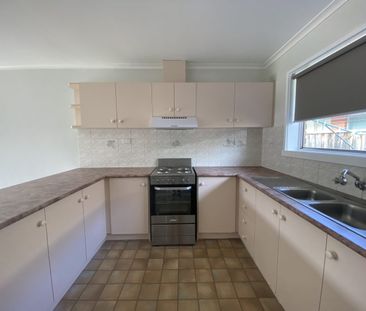 SPACIOUS TWO BEDROOM UNIT IN QUIET HERNE HILL - Photo 4