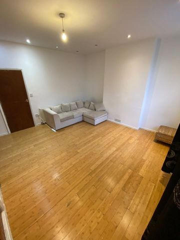 2 Bed Flat, Stoke Newington Road, N16 - Photo 3