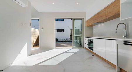 Charming 2-Bedroom Townhouse in Otara - Photo 3