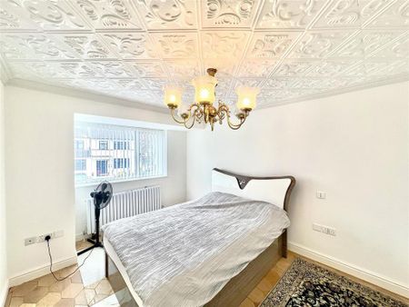 4 bedroom detached house to rent - Photo 3