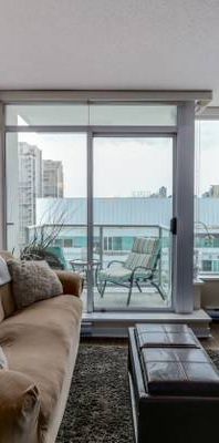 Centrally Located Bright & Cozy Vancouver Condo w/ Ocean View - Photo 1