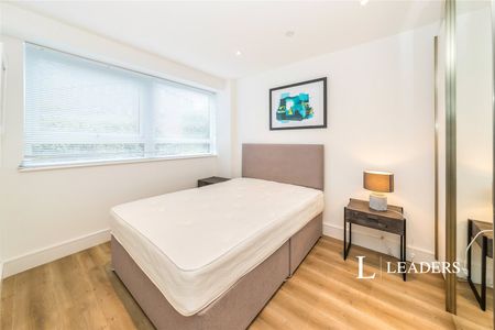 studio to rent Wood Street, East Grinstead, West Sussex, RH19 - Photo 3