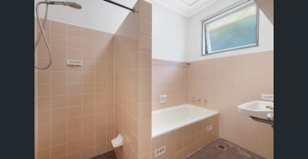 Secluded and tranquil Gladesville home - Photo 4