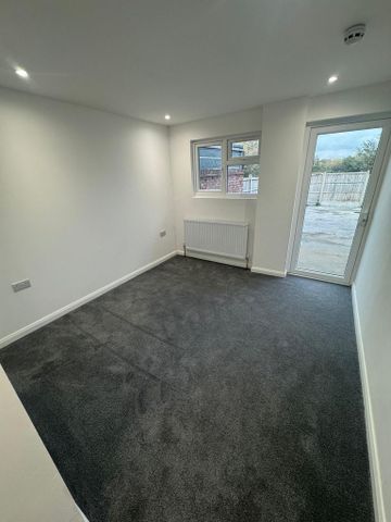 6 bedroom semi-detached house to rent - Photo 5