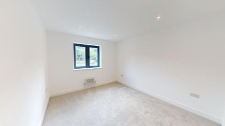 3 bedroom flat to rent - Photo 4