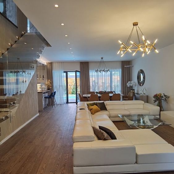 LUXURY VILLA with SWIMMING POOL on Iancu Nicolae - Fotografie 1