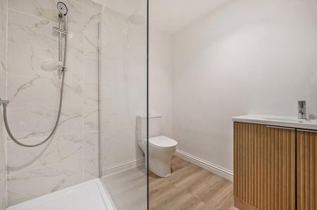 4 bedroom semi-detached house to rent - Photo 5