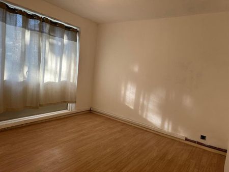 4 bedroom flat to rent - Photo 2
