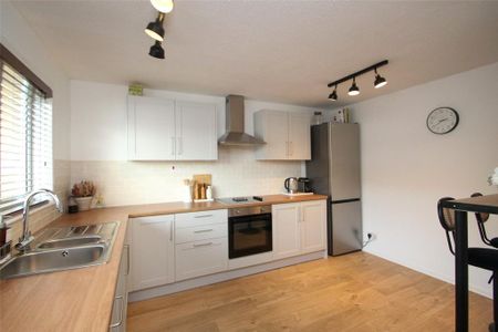 3 bedroom terraced house to rent - Photo 5