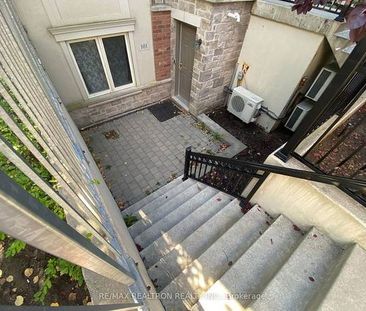 Bathurst/ Finch 2 Bedrooms + Den for RENT! - Photo 1