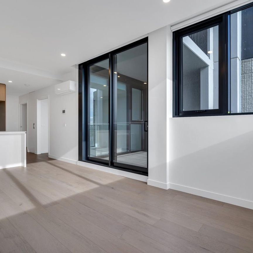 STUNNING 1 BED, 1 BATH APARTMENT IN IVANHOE GARDENS! - Photo 1