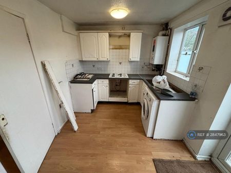 2 bedroom terraced house to rent - Photo 2