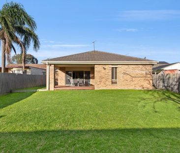 Family Home&comma; School Zone - Walk to McKinnon Secondary - Photo 2