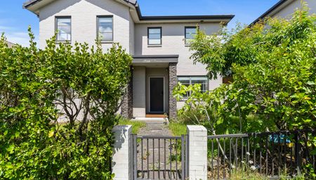 Spacious Family Living - Unbeatable Location - Photo 5