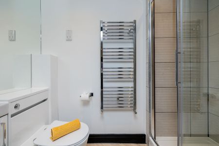 Crown House, Nuneaton, CV11 4BX - Photo 5