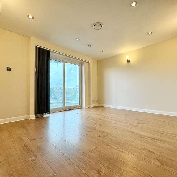 Tower Point, Enfield, EN2 - Photo 1