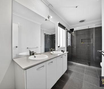 Beautiful House in Great Location - Photo 6