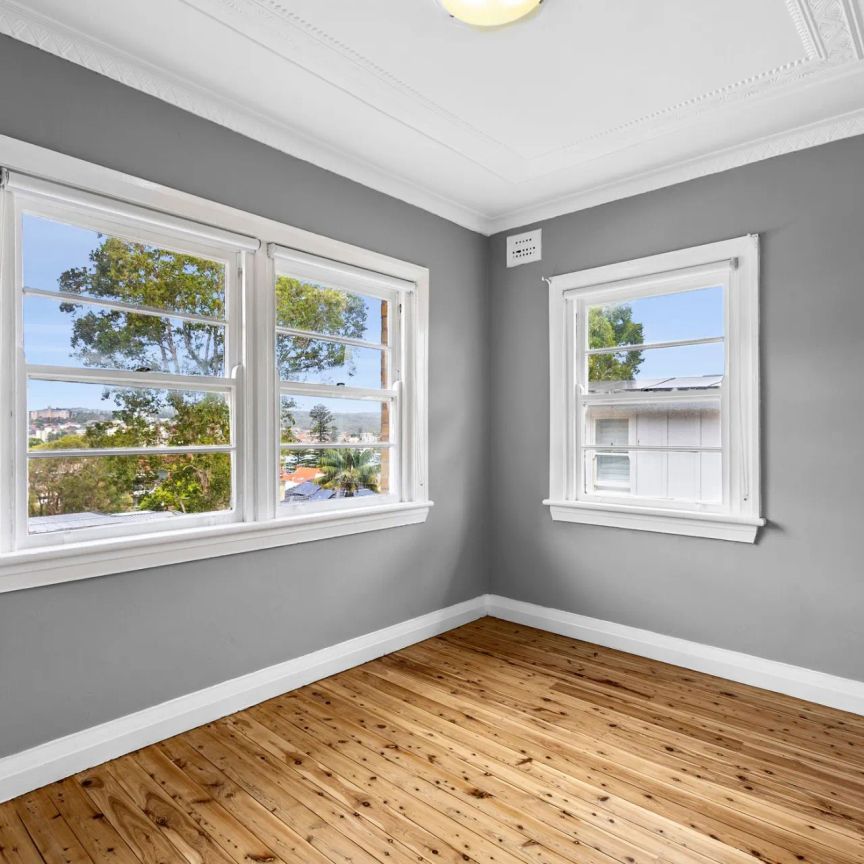 Charming Two-Bedroom Apartment in a Quiet Rustic Block - Photo 1