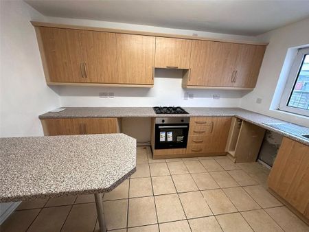 2 bedroom semi-detached house to rent - Photo 4