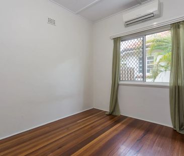 32 Kanumbra Street, Coorparoo. - Photo 1