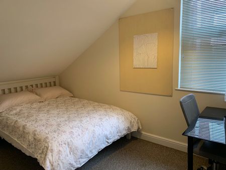 5 Bed Semi-Detached House, Lenton, NG7 - Photo 4