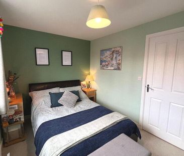 2 bedroom end of terrace house to rent - Photo 5