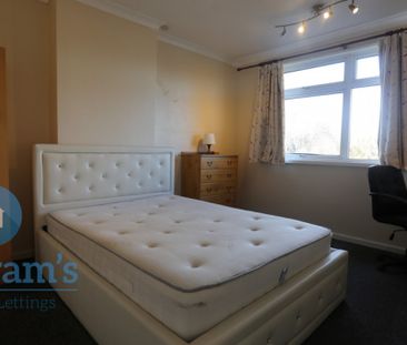 4 bed Detached House for Rent - Photo 3