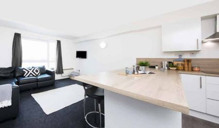 Extra Large Standard Double Ensuite - Photo 4